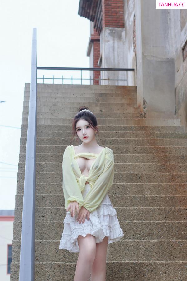   [XiuRen]高清写真图 2024.08.16 No.9024 小薯条nienie 美乳性感第73张图片